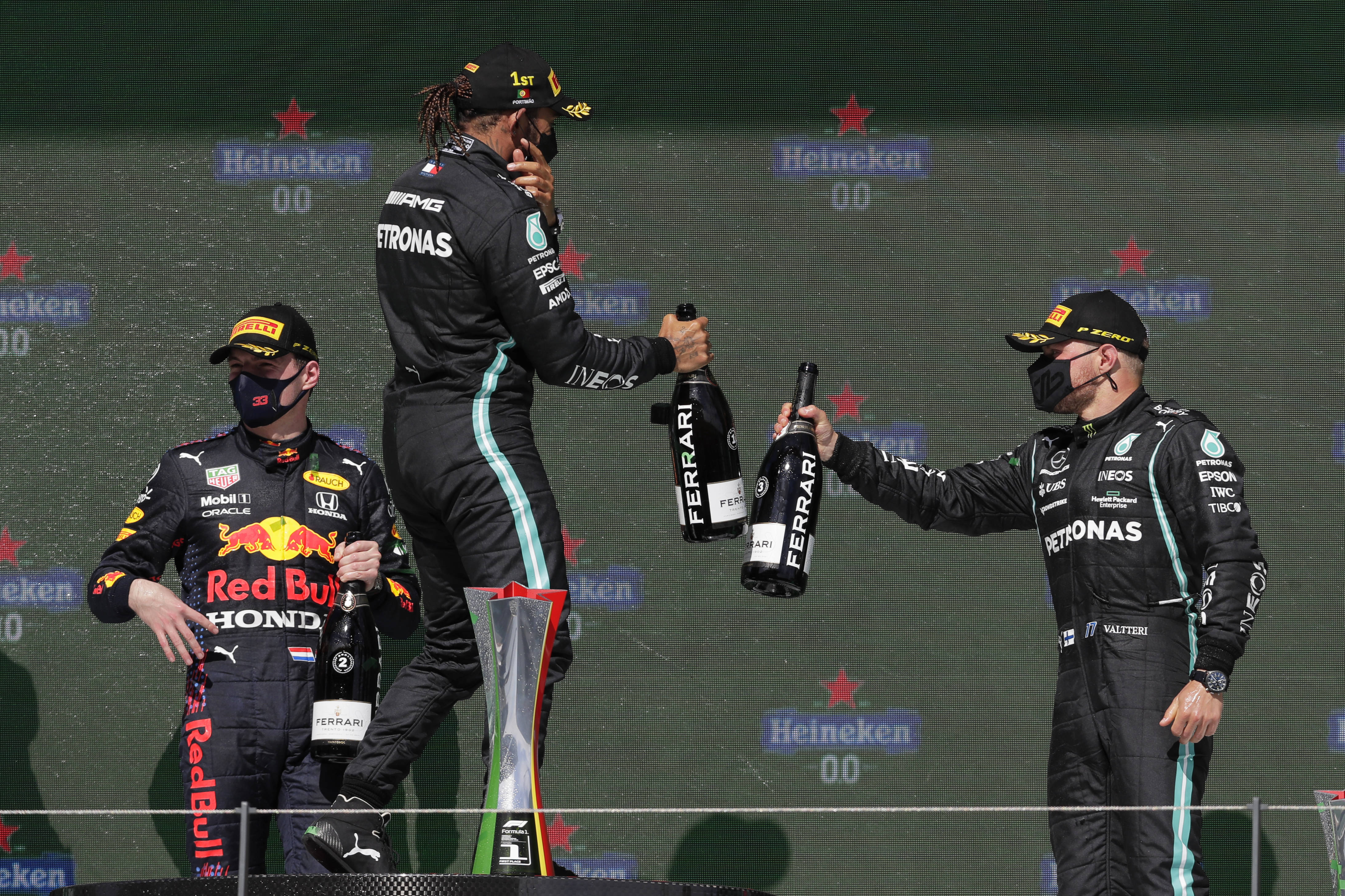 阿斯顿马丁完胜梅赛德斯，汉密尔顿状态火热