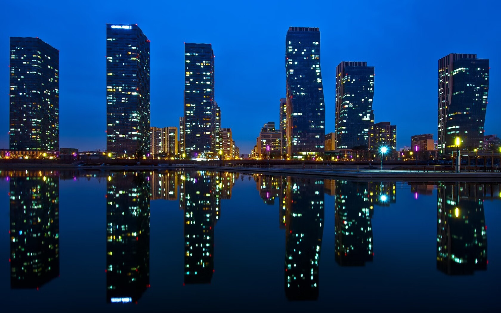 爱游戏官方入口-梅德韦杰夫法网鏖战刷新纪录，拉沃尔杯团队精神铸就红土突破