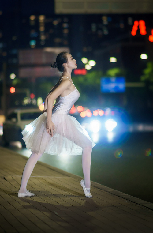 跨界烽烟，当新疆飞虎遭遇达拉斯独行侠，勒布朗·詹姆斯为何存在感拉满？