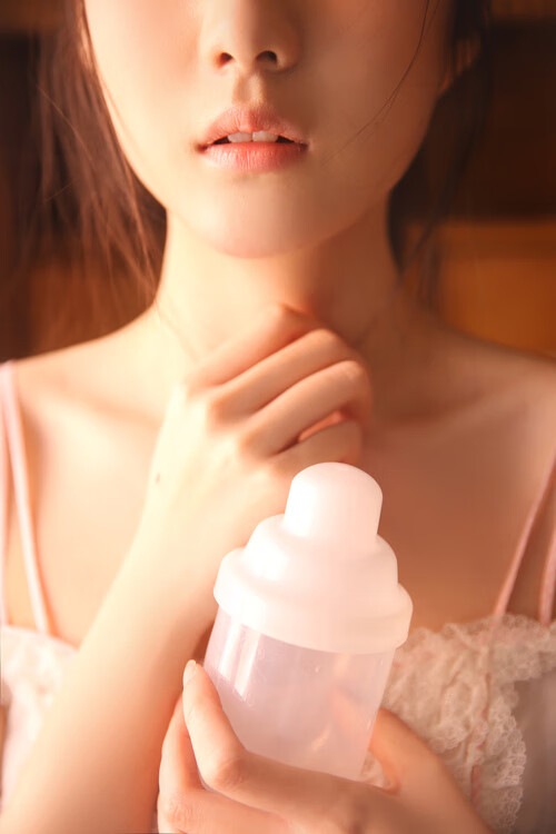 F1新赛季揭幕战之夜,萨卡闪耀赛道,谱写全场焦点传奇