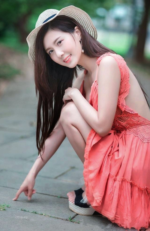 爱游戏娱乐-劳塔罗闪耀多哈，卡塔尔国家队历史性踏平多特蒙德